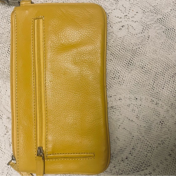 New York Toronto genuine leather yellow clutch/ wristlet . - Picture 3 of 8
